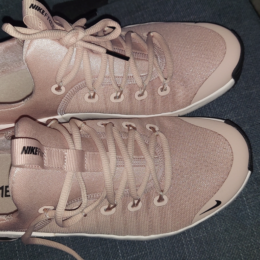 Nike Women's Pink Sneakers